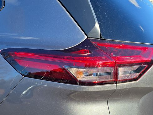 Certified 2023 Nissan Rogue SV image 32