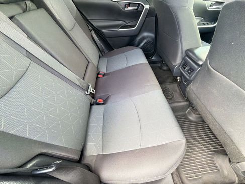 Used 2024 Toyota RAV4 XLE FWD image 32