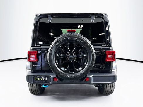 Used 2023 Jeep Wrangler Unlimited Sahara w/ Cold Weather Group AWD/4WD image 7