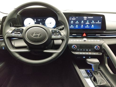 Used 2024 Hyundai Elantra Limited FWD image 22