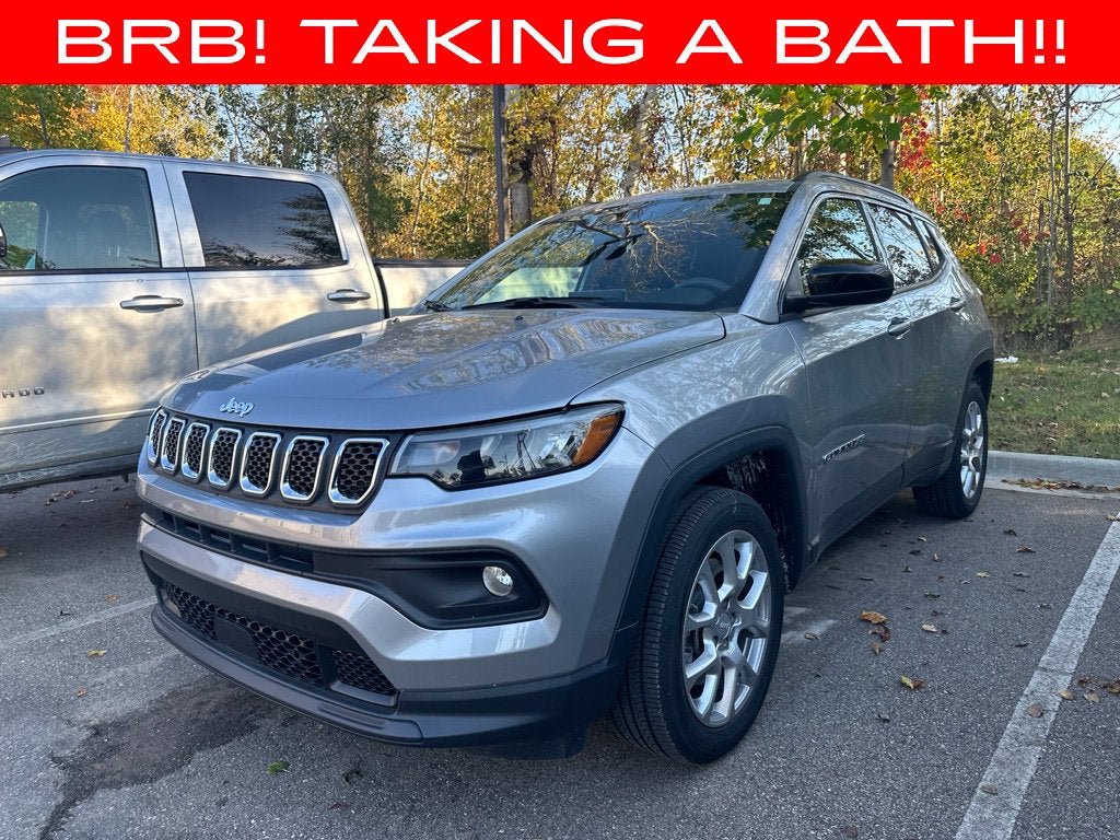 Used 2024 Jeep Compass Latitude AWD/4WD image 2