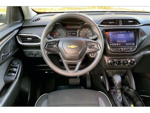Used 2023 Chevrolet TrailBlazer LT w/ Convenience Package AWD/4WD image 6