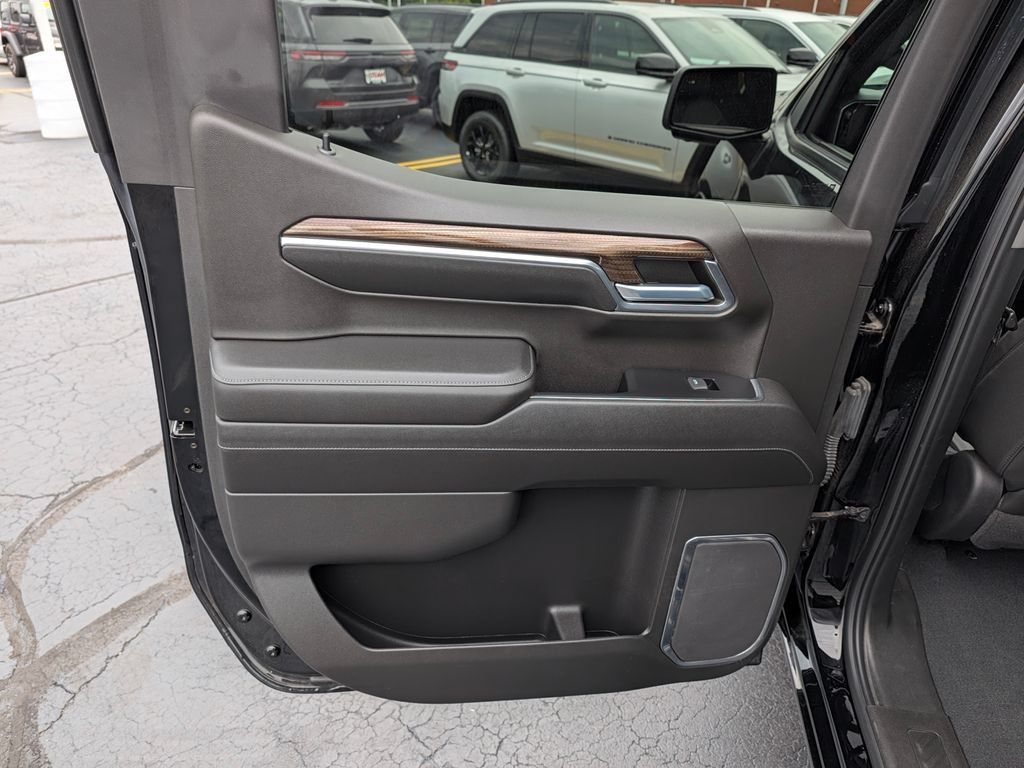 Used 2022 Chevrolet Silverado 1500 LT Trail Boss w/ LT Trail Boss Premium Package AWD/4WD image 24