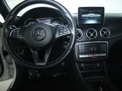 Used 2018 Mercedes-Benz GLA 250 4MATIC image 29