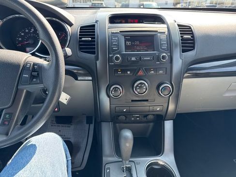 Used 2013 Kia Sorento LX w/ Convenience Pkg AWD/4WD image 18