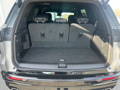 Used 2024 Chevrolet Traverse RS image 6