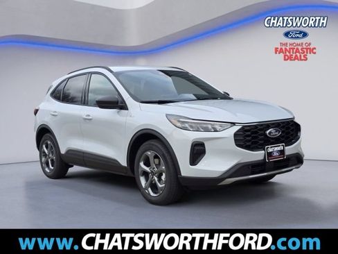Used 2025 Ford Escape ST-Line w/ Cold Weather Package FWD image 1