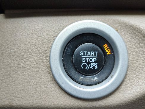 Used 2015 RAM 1500 Laramie w/ Convenience Group AWD/4WD image 15