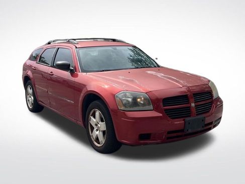 Used 2005 Dodge Magnum SXT w/ Comfort Seating Group AWD/4WD image 2