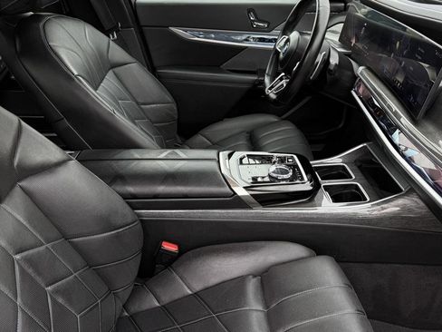 Used 2023 BMW 760i xDrive w/ Executive Package image 45
