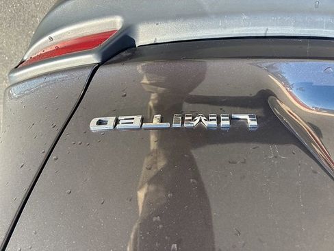 Used 2019 Jeep Cherokee Limited image 26