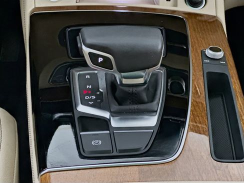 Used 2024 Audi Q5 e Premium Plus w/ Premium Plus Package image 13