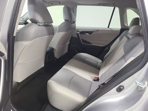 Used 2019 Toyota RAV4 XLE Premium FWD image 16