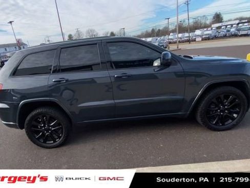 Used 2017 Jeep Grand Cherokee Altitude image 10