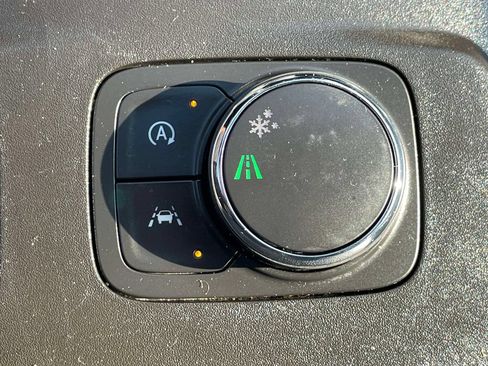 Used 2023 Chevrolet Traverse LT FWD image 30