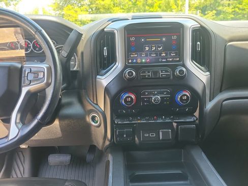 Used 2020 Chevrolet Silverado 1500 LT Trail Boss w/ Midnight Edition AWD/4WD image 21