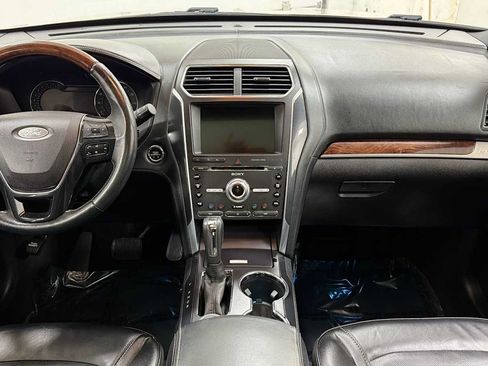 Used 2017 Ford Explorer Platinum AWD/4WD image 28