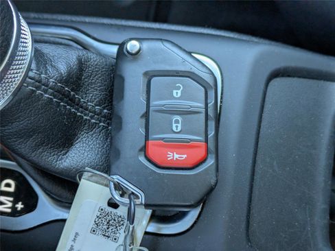 Used 2025 Jeep Wrangler Unlimited Sahara w/ Safety Group AWD/4WD image 30