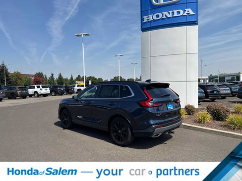 Used 2025 Honda CR-V Sport Touring image 4