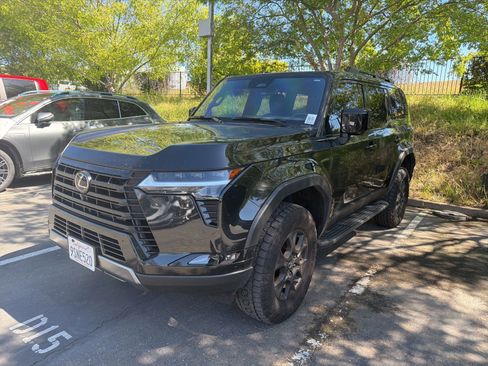 Used 2025 Lexus GX 550 image 1