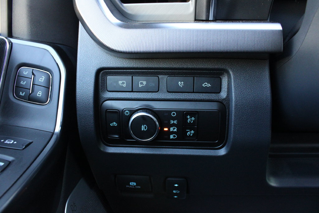Used 2024 Ford F350 Platinum AWD/4WD image 10