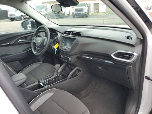 Used 2023 Chevrolet TrailBlazer LS AWD/4WD image 25