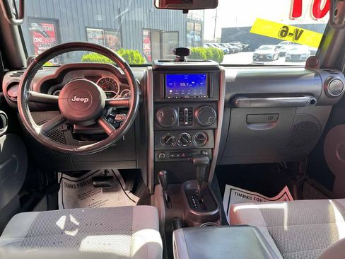 Used 2007 Jeep Wrangler Unlimited Rubicon w/ Dual Top Group AWD/4WD image 7
