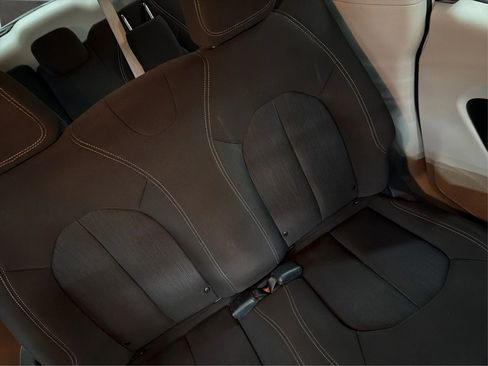 Used 2021 Chrysler Voyager L image 32