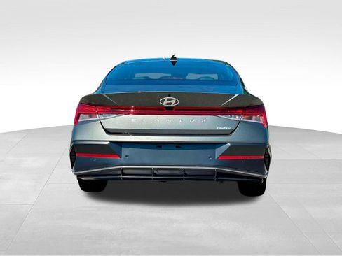 Used 2025 Hyundai Elantra Limited FWD image 7