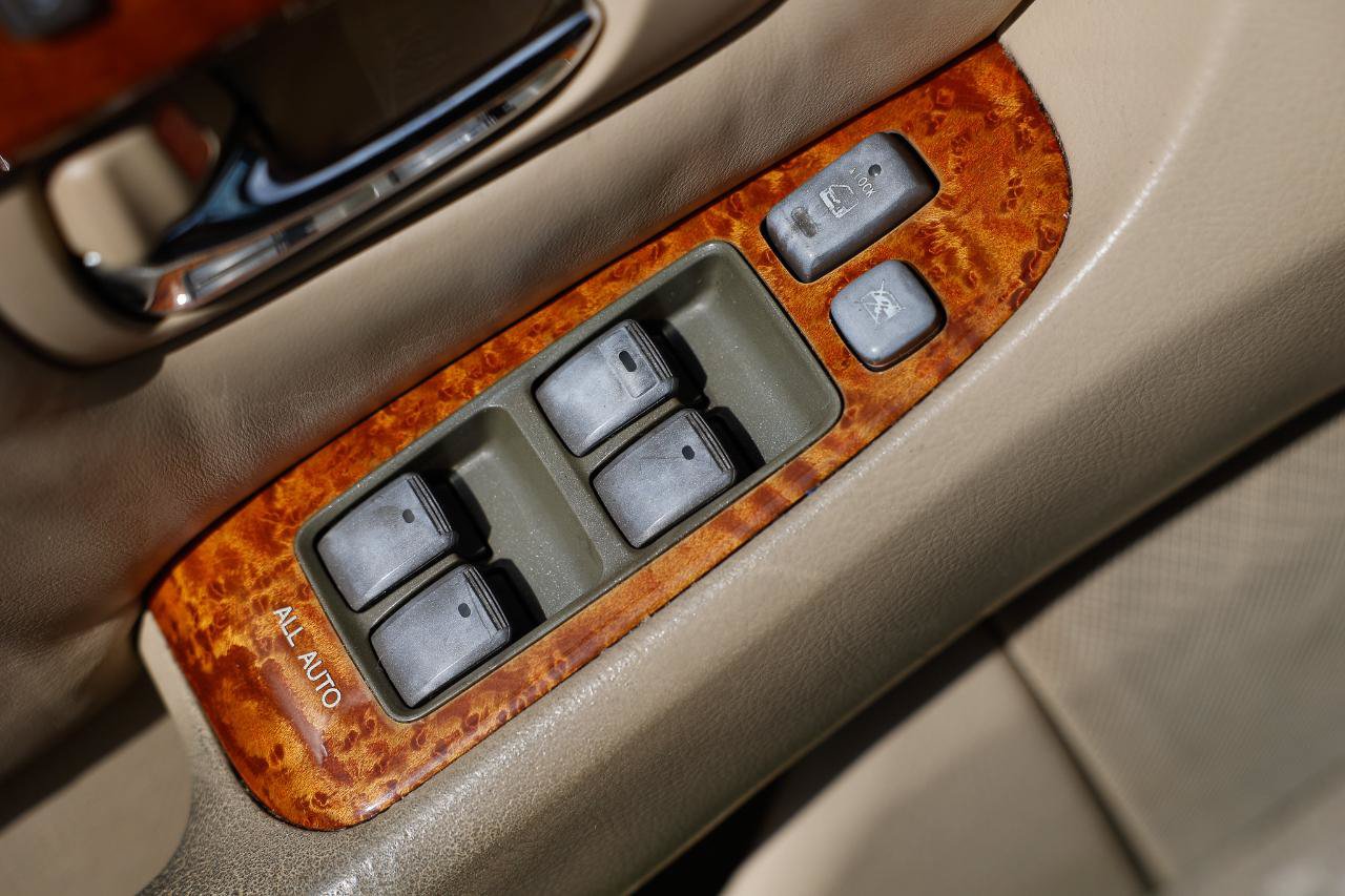 Used 2005 Lexus LS 430 w/ Premium Pkg RWD image 40