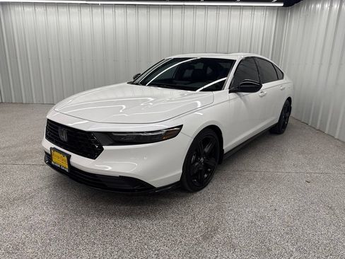 Used 2024 Honda Accord Sport image 3