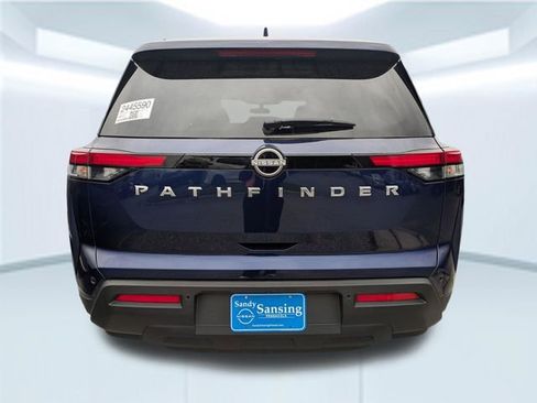Used 2025 Nissan Pathfinder SV FWD image 2