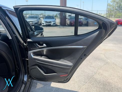 Used 2025 Genesis G70 2.5T RWD image 18