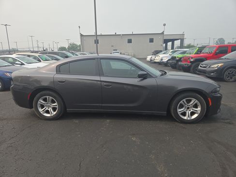 Used 2020 Dodge Charger SXT RWD image 4