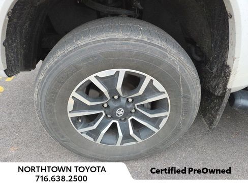 Used 2022 Toyota Tacoma TRD Sport image 10