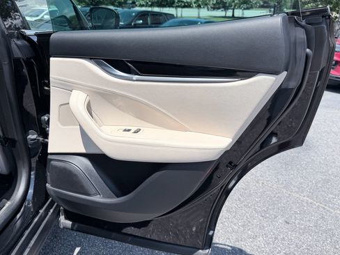 Used 2018 Maserati Levante AWD/4WD image 32
