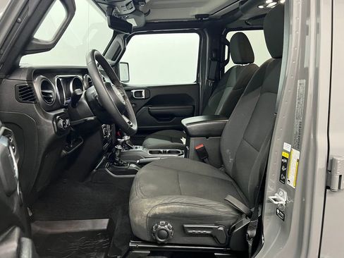Used 2023 Jeep Gladiator Sport AWD/4WD image 4