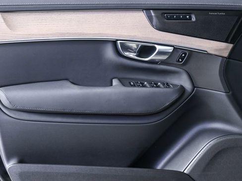 Certified 2025 Volvo XC90 T8 Plus w/ Protection Package Premier image 8