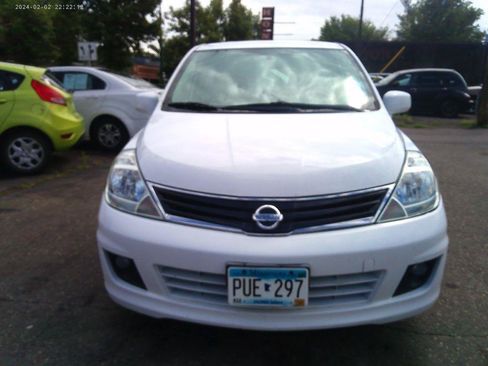 Used 2011 Nissan Versa Hatchback w/ Premium Pkg FWD image 3