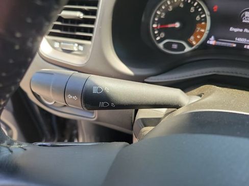 Used 2019 Jeep Renegade Limited w/ UConnect 8.4 Nav Group AWD/4WD image 27