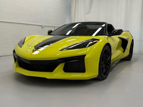 Used 2024 Chevrolet Corvette Z06 image 3