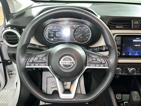 Used 2022 Nissan Versa SV FWD image 16