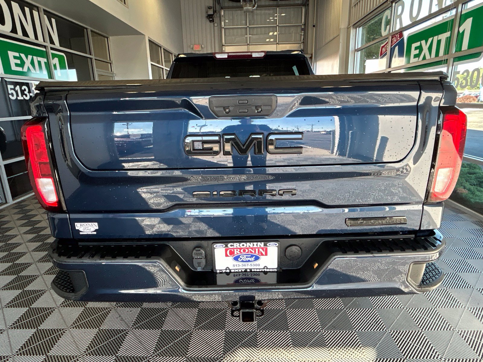 Used 2022 GMC Sierra 1500 Elevation w/ LPO, Elevation Black Package AWD/4WD image 5