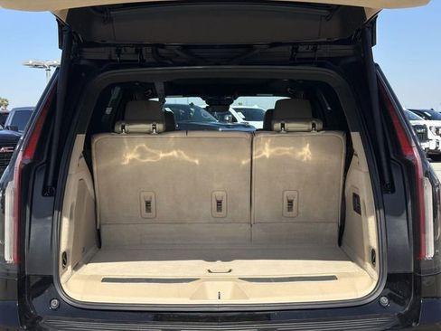 Used 2024 Cadillac Escalade Premium Luxury image 30