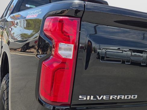 Used 2021 Chevrolet Silverado 1500 LT Trail Boss w/ Convenience Package II AWD/4WD image 20