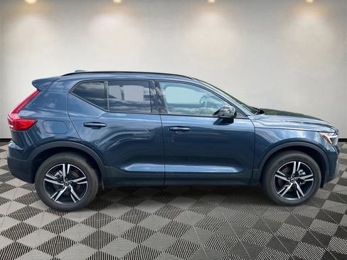 Certified 2026 Volvo XC40 B4 Core w/ Climate Package FWD image 2