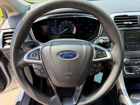 Used 2016 Ford Fusion SE FWD image 17