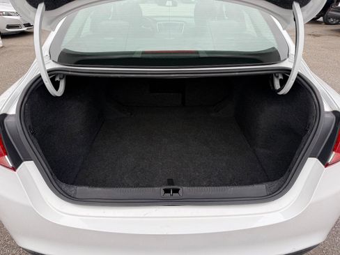 Used 2015 Chrysler 200 Limited image 12
