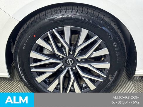 Used 2025 Nissan Altima 2.5 SV FWD image 14