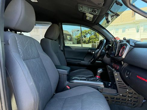 Used 2017 Toyota Tacoma TRD Off-Road w/ Tow Package (A/T) AWD/4WD image 19